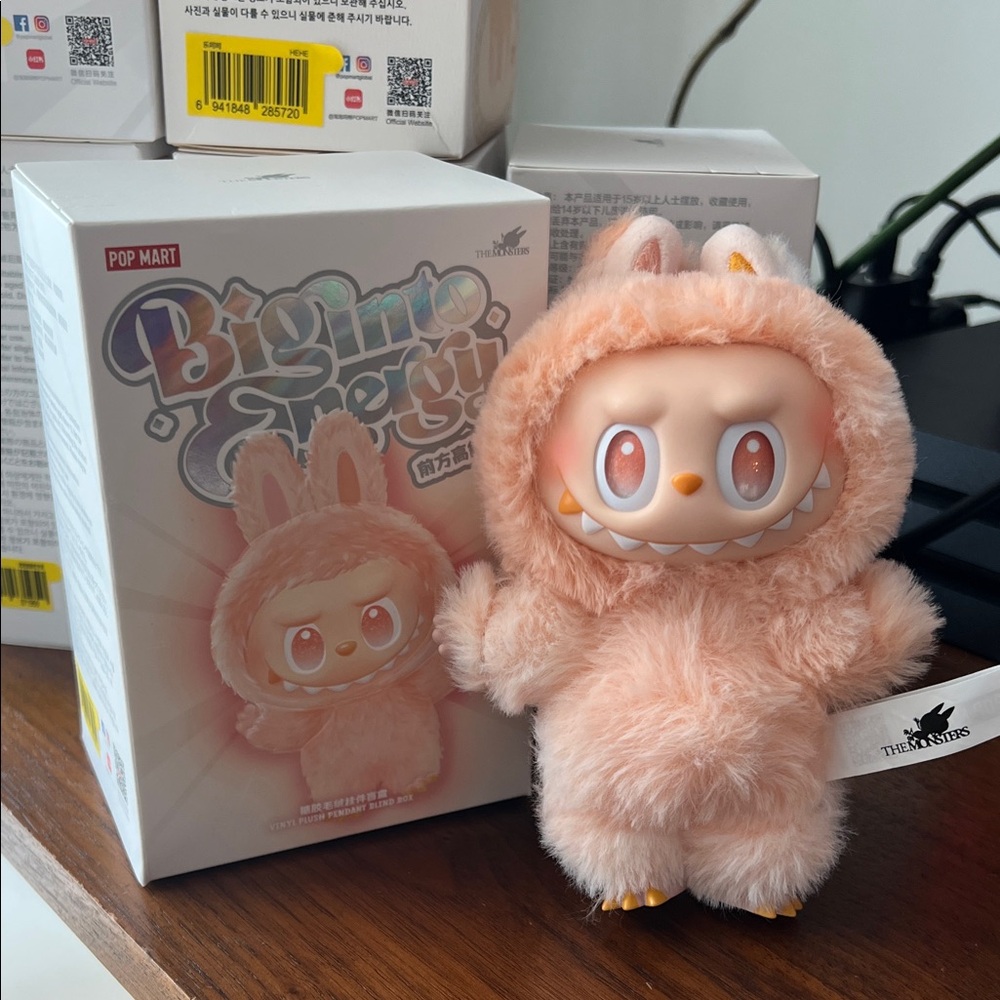 Pop Mart Labubu Happiness (Big Into Energy)